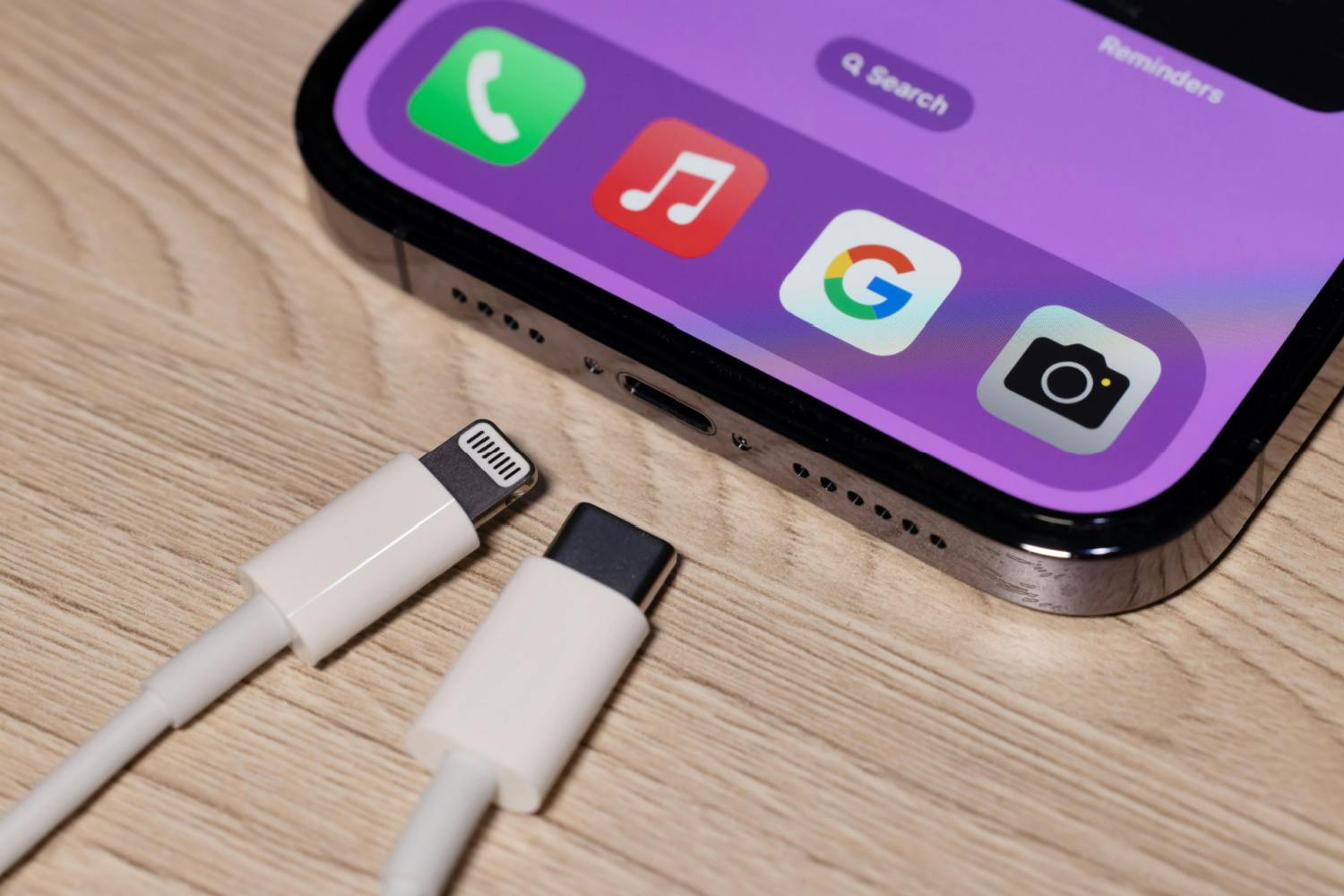 Precis som de flesta andra mobiltillverkare laddas Apples nya iPhone via en USB-C-kontakt Precis som de flesta andra mobiltillverkare laddas Apples nya iPhone via en USB-C-kontakt
